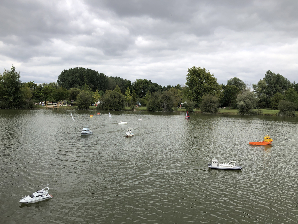 Journée de modélisme naval à l'étang de la Sablette de Saint-Germain-du-Puy