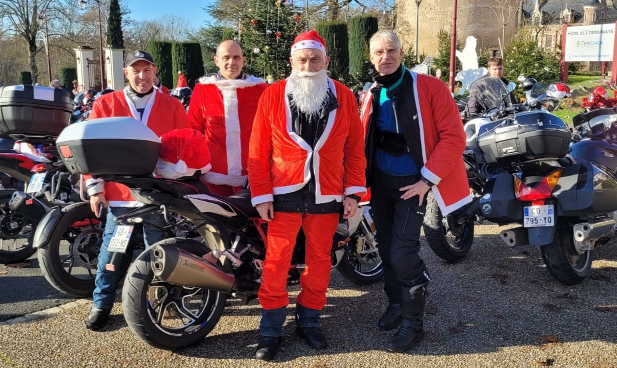 Des motards de l'ASEAB participent à la balade des Pères Noël 2026