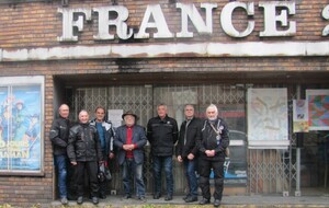 La section Tourisme Moto visite un ancien cinéma