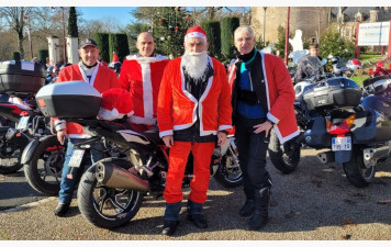 Des motards de l'ASEAB participent à la balade des Pères Noël 2026